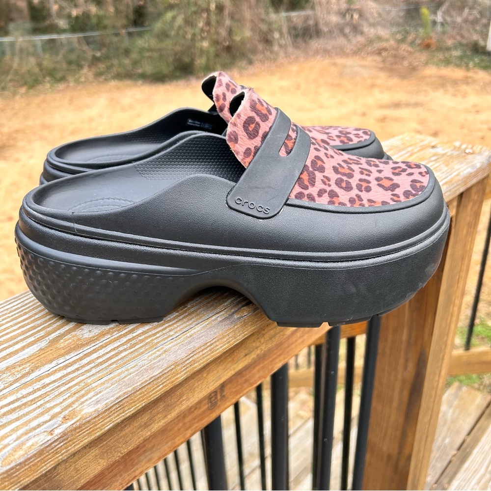 CROCS Women's Black and Leopard Platform Clogs - Picture 2 of 11